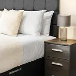 New Luxury Two Bedroom Apartment - City Centre - Netflix - Wifi - Top Rated - Jq 8Ah