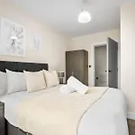 New Luxury Two Bedroom Apartment - City Centre - Netflix - Wifi - Top Rated - Jq 8Ah