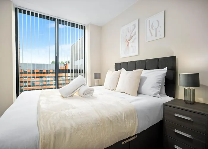 New Luxury Two Bedroom Apartment - City Centre - Netflix - Wifi - Top Rated - Jq 8Ah