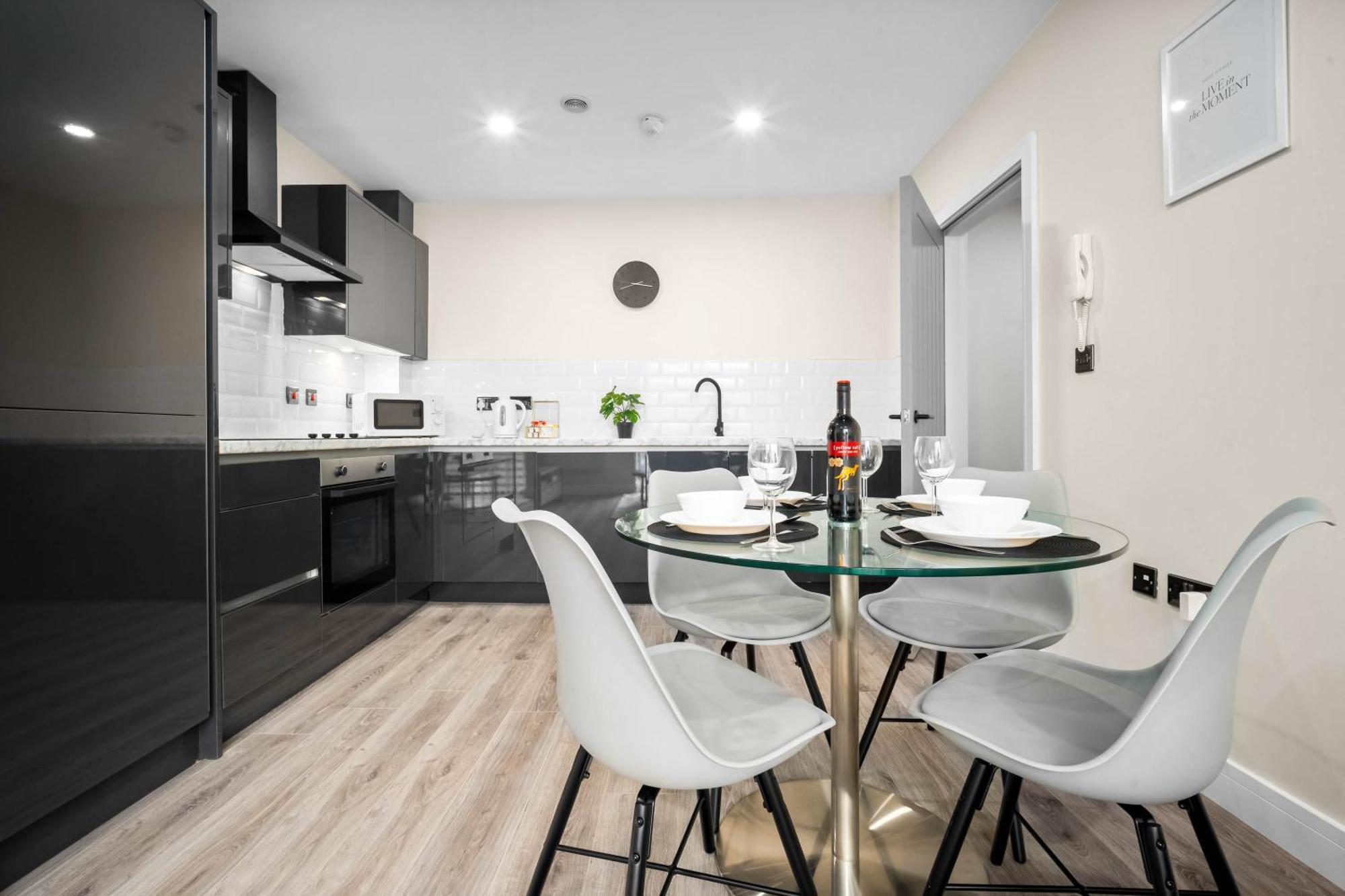 New Luxury Two Bedroom - Centre - Netflix - Wifi - Rated - Jq 8ah Apartment Birmingham