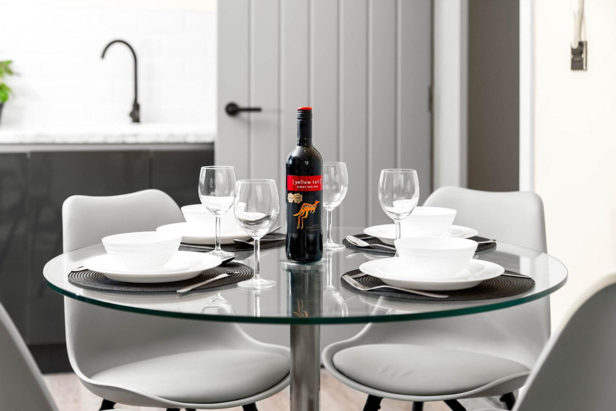 Apartment New Luxury Two Bedroom - Centre - Netflix - Wifi - Rated - Jq 8ah